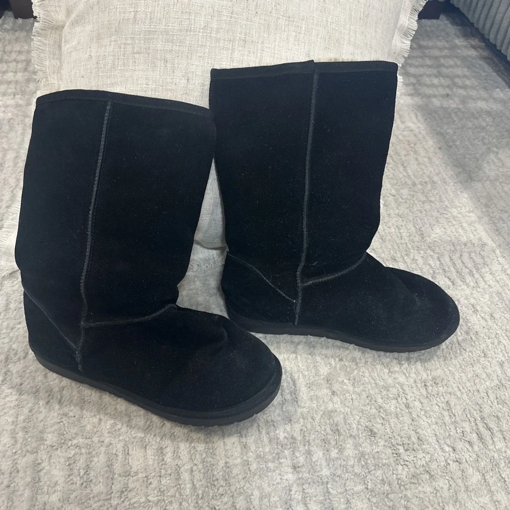 Vepose black suede